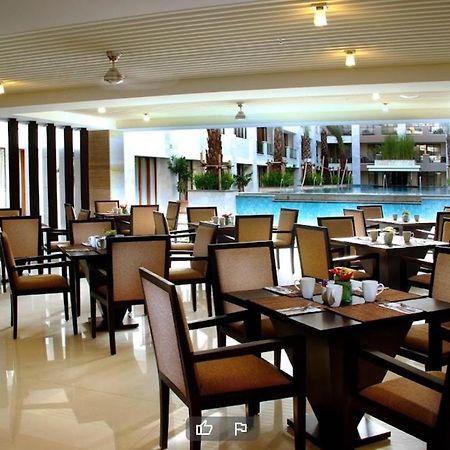 Stylish 2 Bedroom Penthouse Apt, Newly Refreshed, 50 Mbps, Pool, Gym, Resto Кута Екстериор снимка