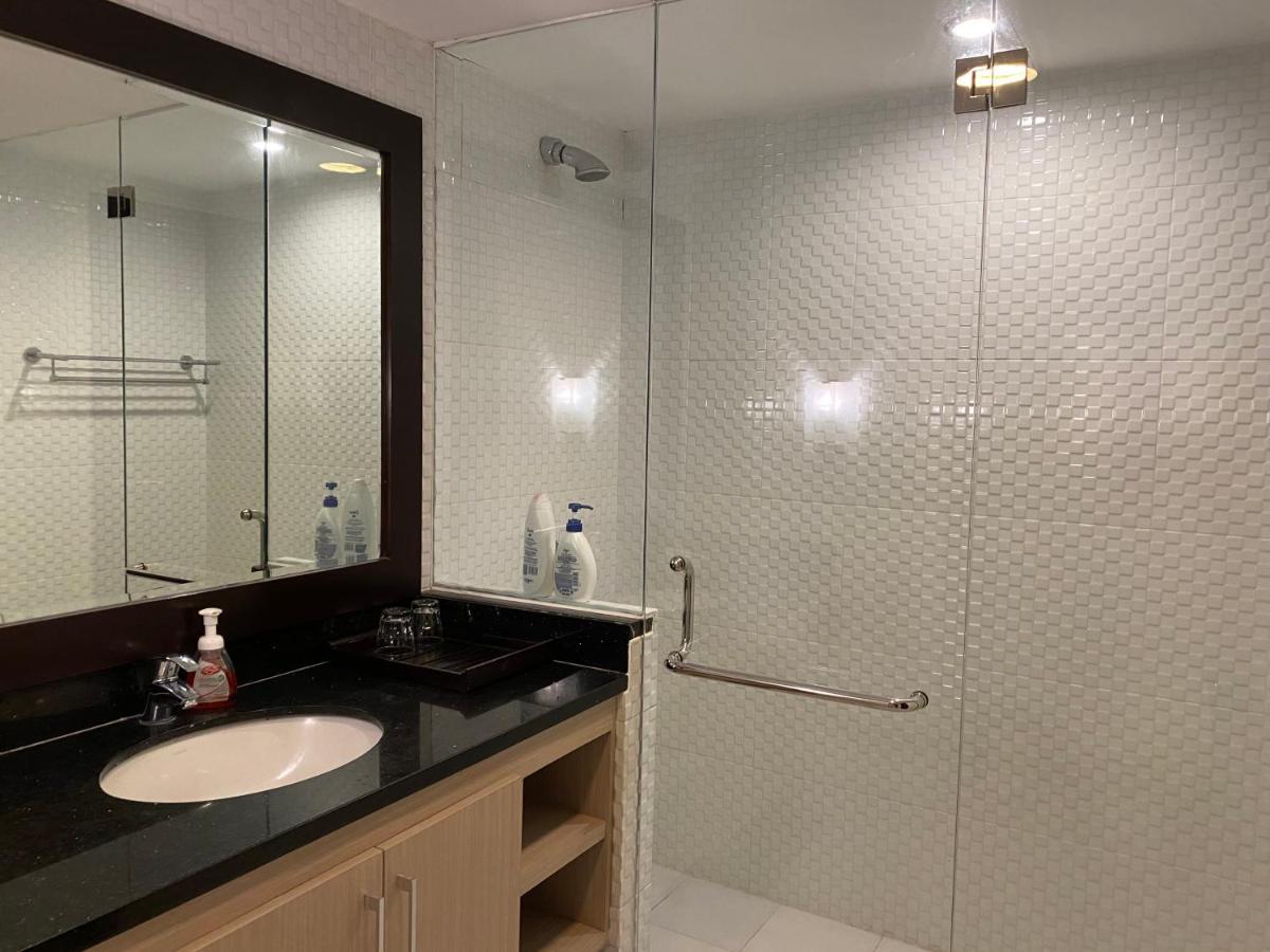 Stylish 2 Bedroom Penthouse Apt, Newly Refreshed, 50 Mbps, Pool, Gym, Resto Кута Екстериор снимка