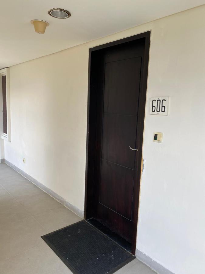Stylish 2 Bedroom Penthouse Apt, Newly Refreshed, 50 Mbps, Pool, Gym, Resto Кута Екстериор снимка